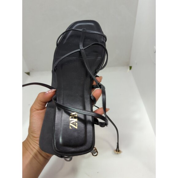Zara Woman’s Flat Black Strappy Sandals With  Ankle Strap Buckles Size 38/7.5 - Picture 7 of 8
